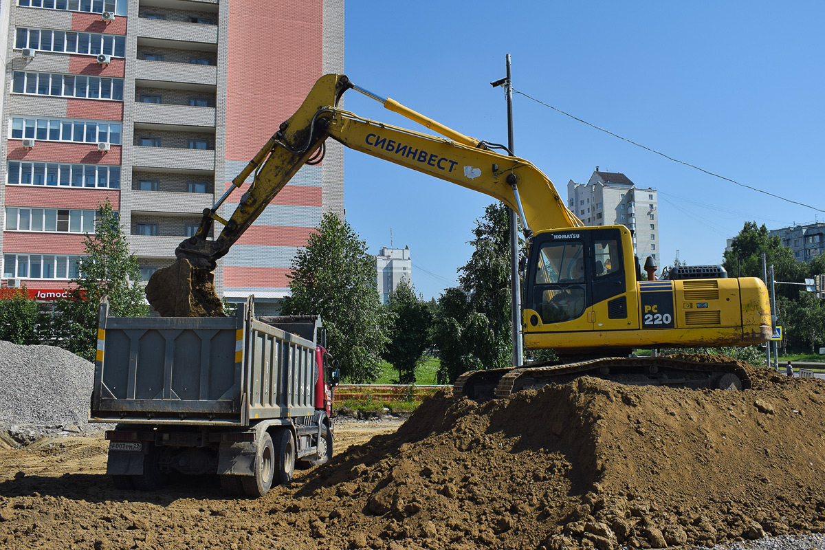 Алтайский край, № Е 007 РМ 22 — Scania ('2004) P380; Алтайский край, № 3994 АО 54 — Komatsu PC220