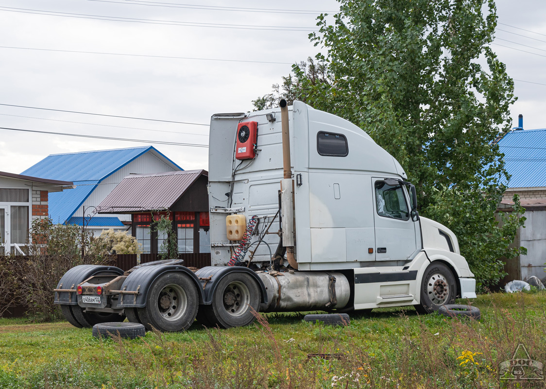 Алтайский край, № Е 406 ВМ 122 — Volvo VNL670