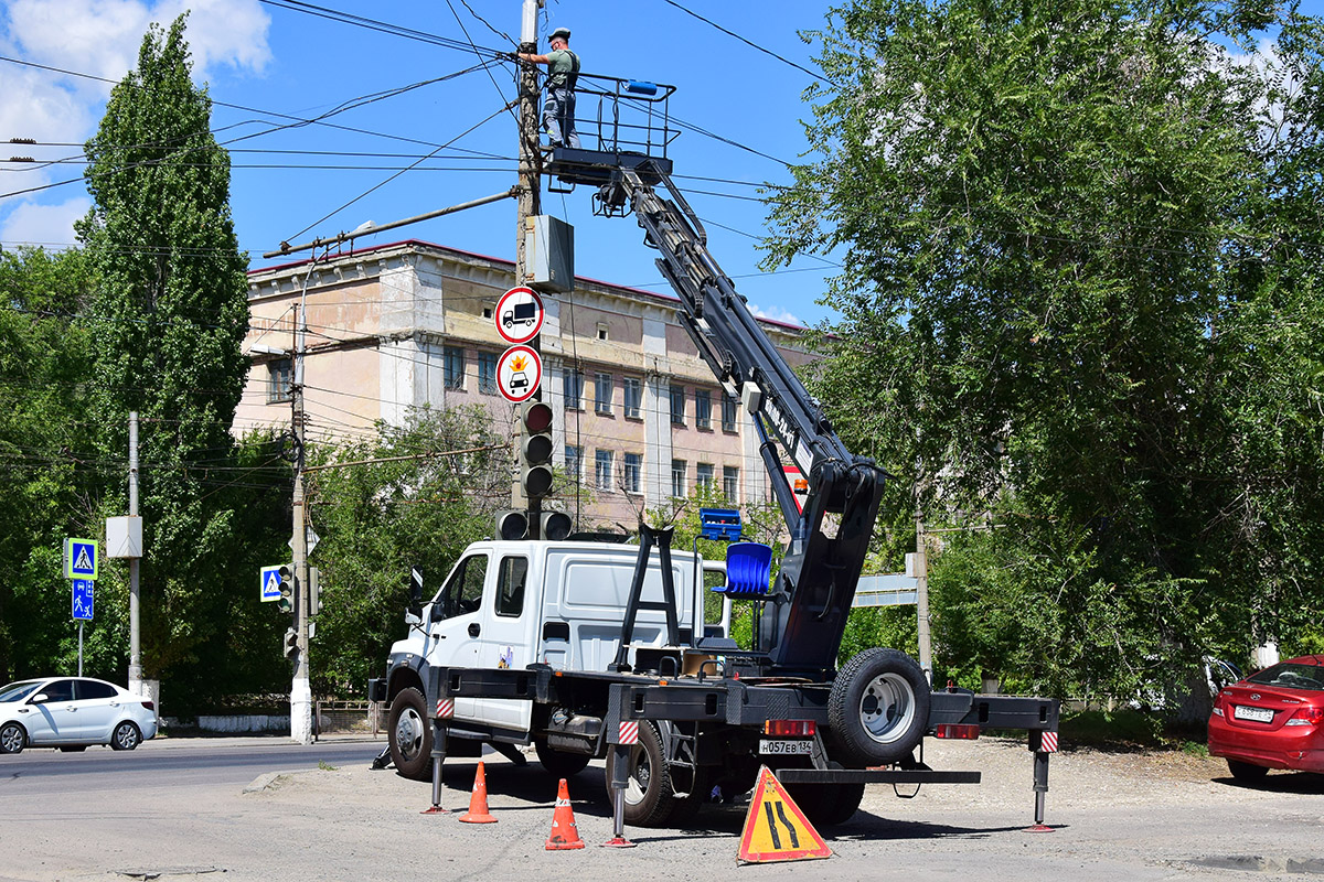 Волгоградская область, № Н 057 ЕВ 134 — ГАЗ-C42R33