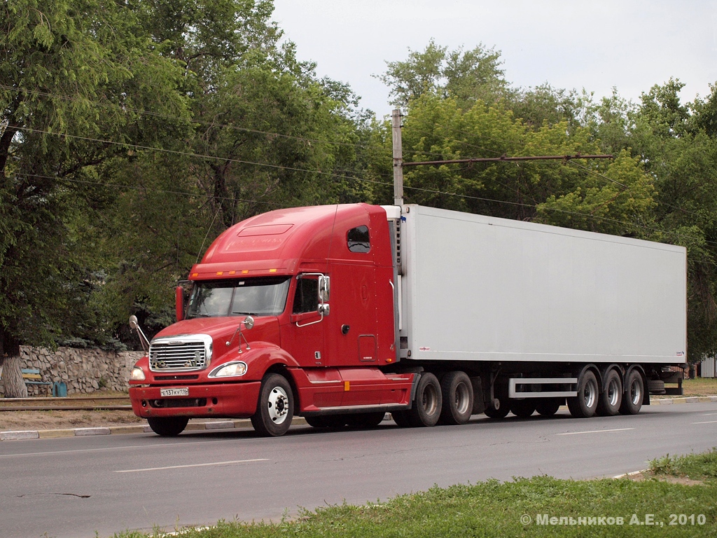 Татарстан, № Е 137 КУ 116 — Freightliner Columbia