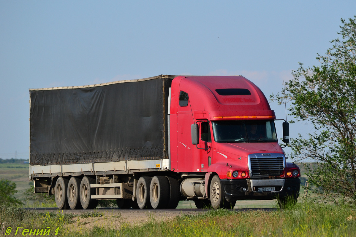 Омская область, № С 156 МТ 55 — Freightliner Century Class