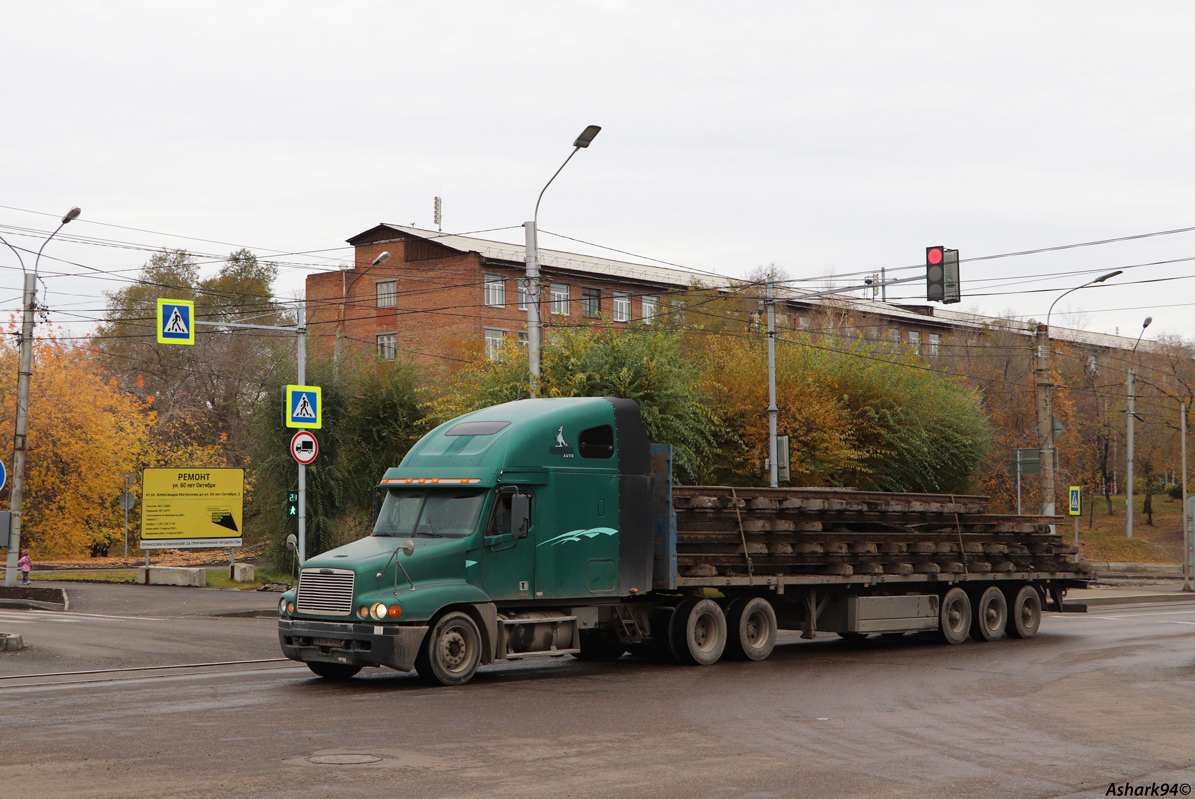 Красноярский край, № Е 835 РМ 124 — Freightliner Century Class