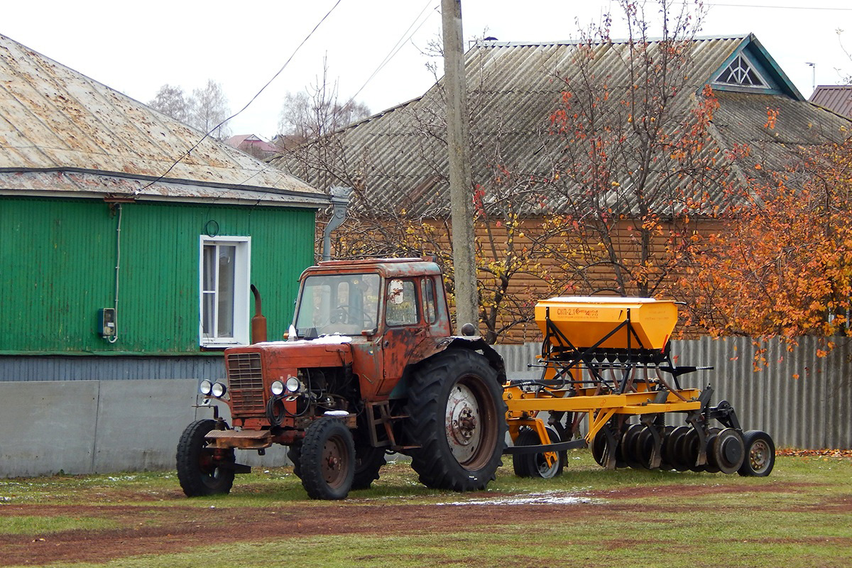 Белгородская область, № 9827 ЕТ 31 — МТЗ-80; Прицепы сельскохозяйственные — Сеялки (общая)