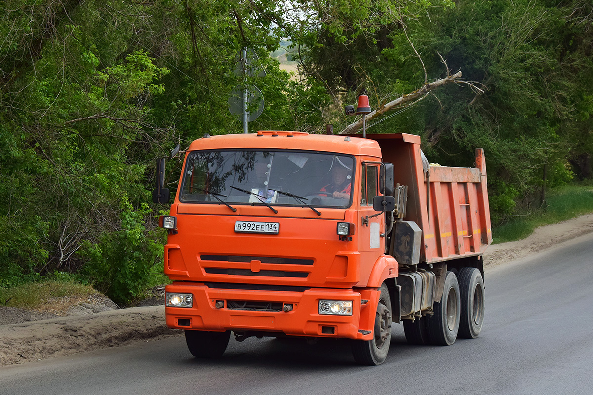 Волгоградская область, № В 992 ЕЕ 134 — КамАЗ-65115-L4