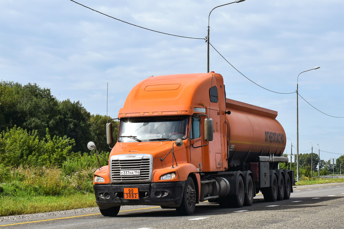 Новосибирская область, № С 337 НА 154 — Freightliner Century Class