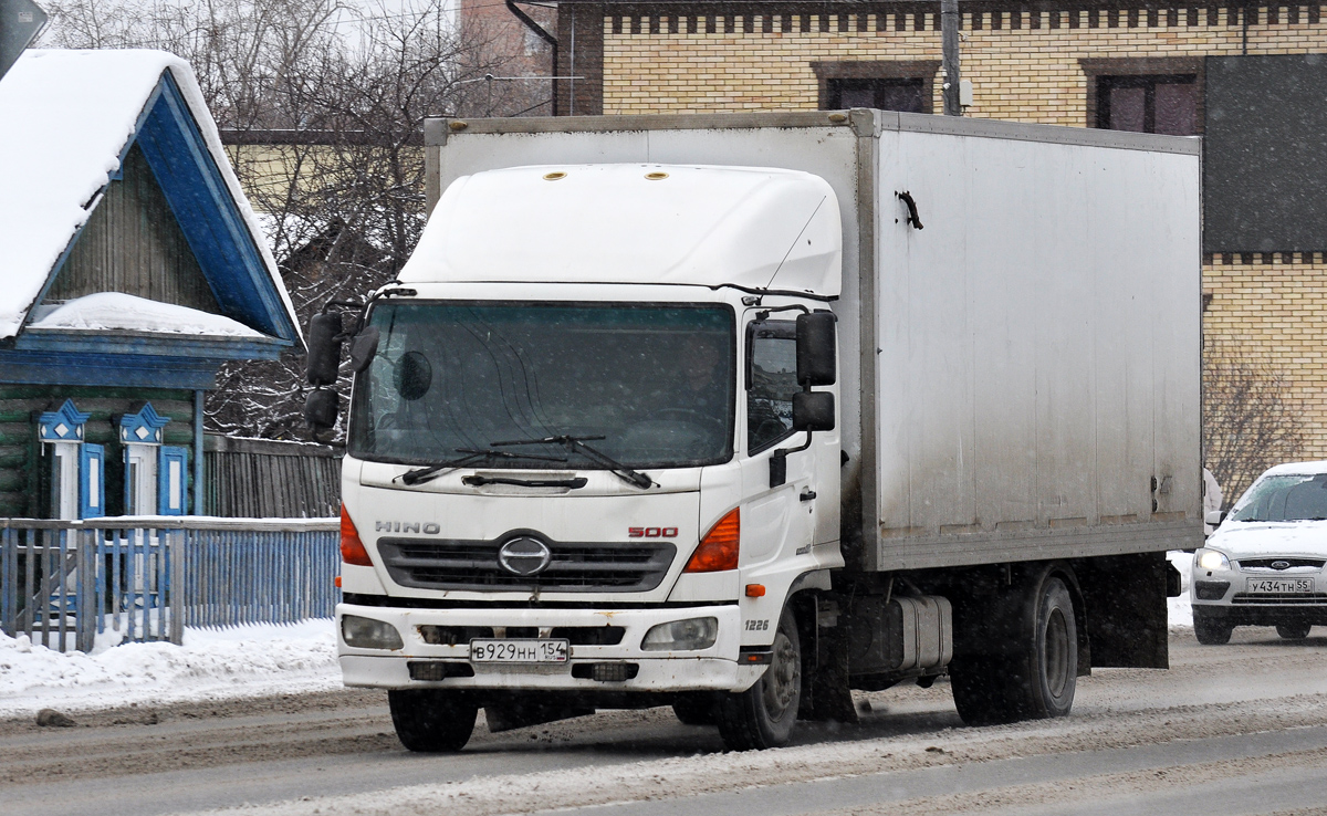 Новосибирская область, № В 929 НН 154 — Hino 500