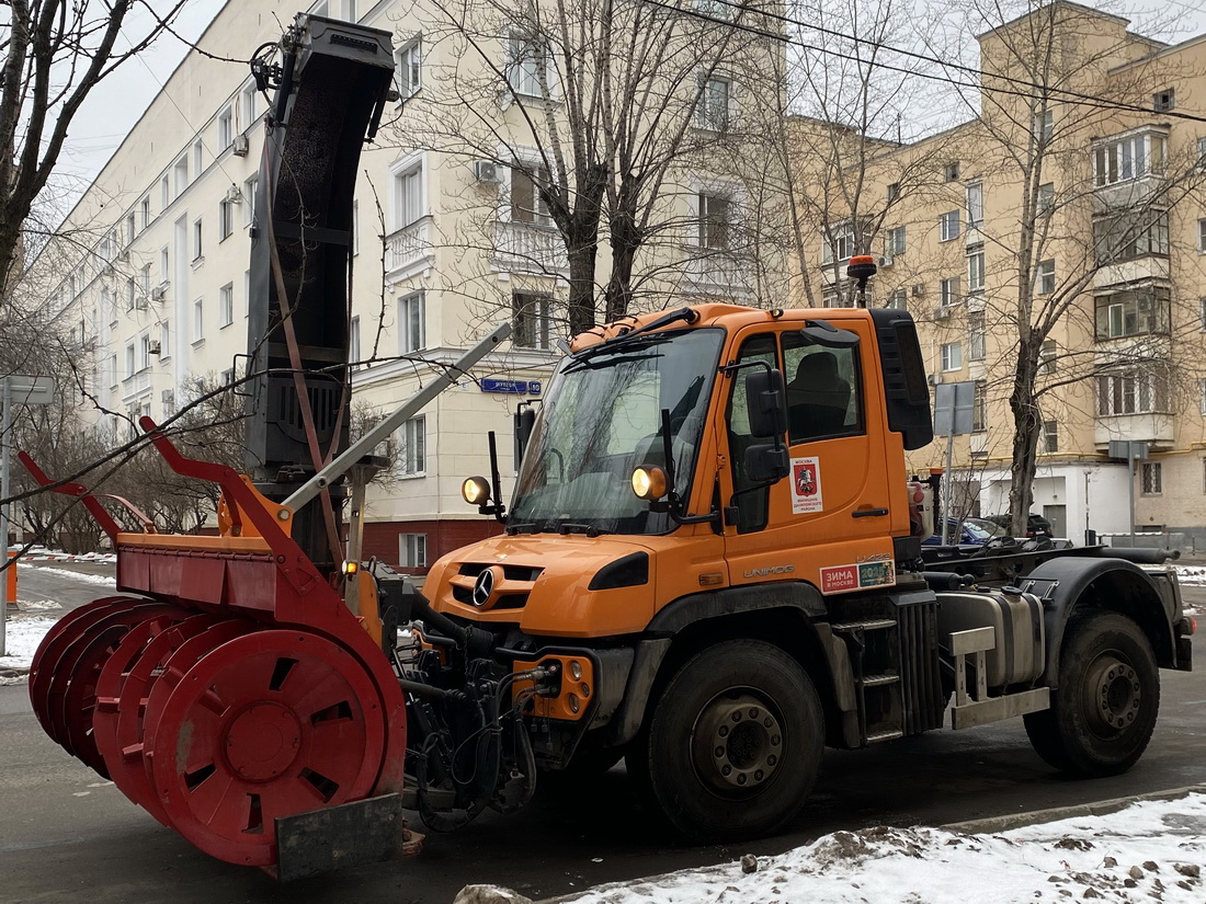 Москва, № 0714 РЕ 77 — Mercedes-Benz Unimog U400