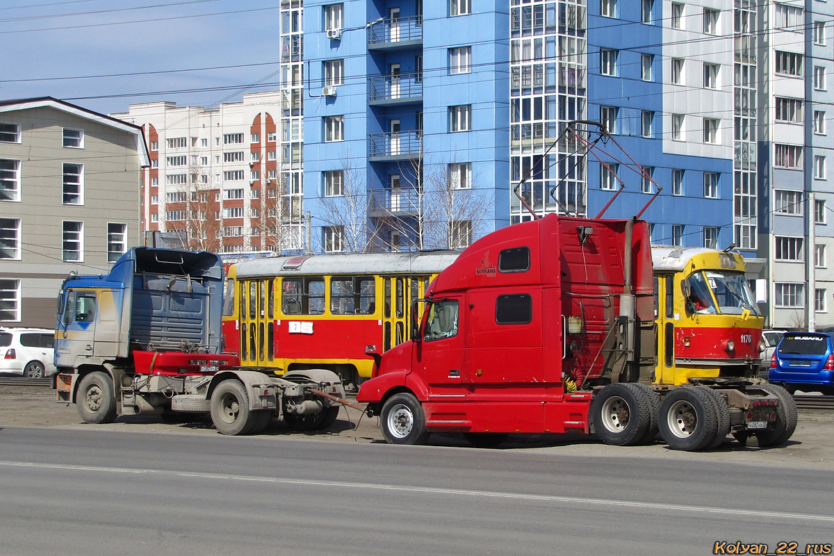 Новосибирская область, № Н 401 ТС 54 — MAN F90 19.372; Омская область, № Н 082 НХ 55 — Volvo VN (Общая модель)