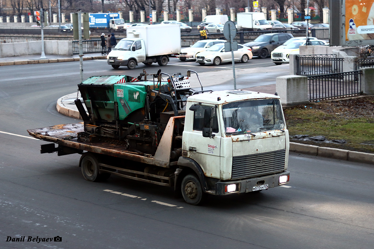 Приморский край, № М 572 ХН 125 — МАЗ-437043