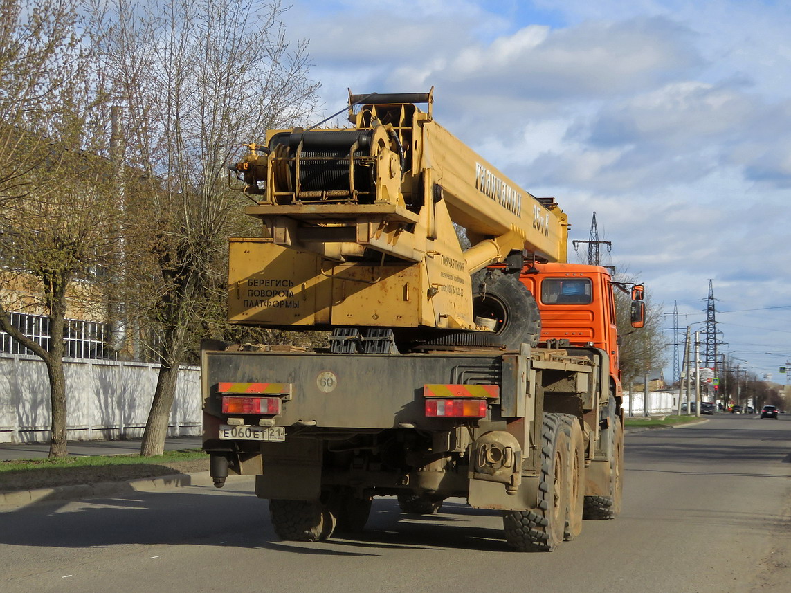 Кировская область, № Е 060 ЕТ 21 — КамАЗ-43118-24