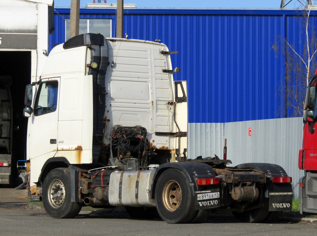 Ленинградская область, № Х 891 ЕВ 47 — Volvo ('2002) FH12.440