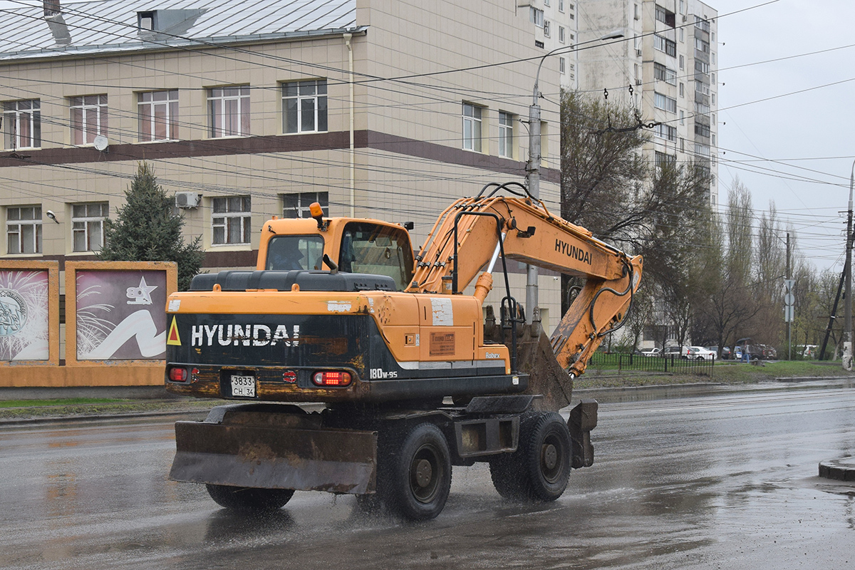 Волгоградская область, № 3833 СН 34 — Hyundai R180W