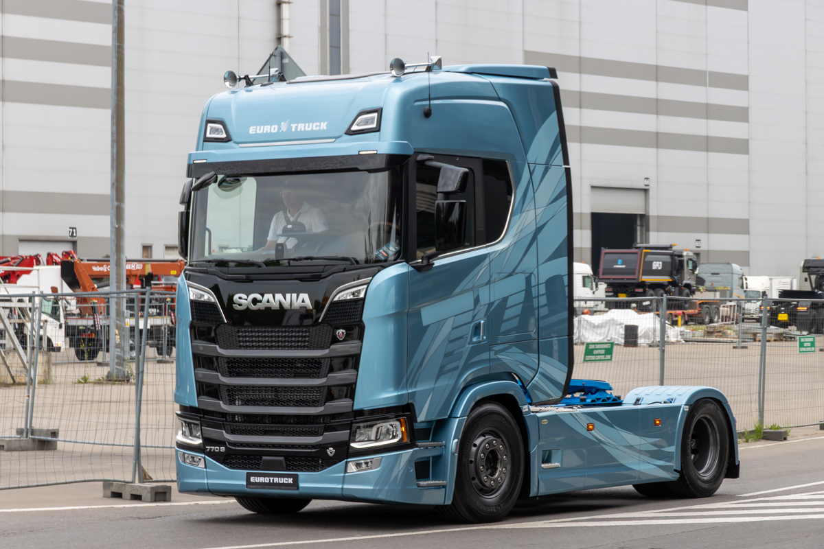 Москва, № (77) Б/Н 0195 — Scania ('2016) S770; Москва — Автомобили без номеров; Москва — Новые автомобили; Scania ('2016) S-Series "Frost Edition" (Московская область); Московская область — Выставки "COMvex" и "CTT Expo"— 2025 Москва, № (77) Б/Н 0195 — Scania ('2016) S770; Москва — Автомобили без номеров; Москва — Новые автомобили; Scania ('2016) S-Series "Frost Edition" (Московская область); Московская область — Выставки "COMvex" и "CTT Expo"— 2025