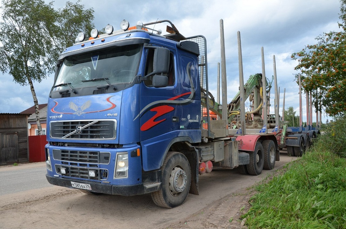 Архангельская область, № К 585 ВА 29 — Volvo ('2002) FH16.610