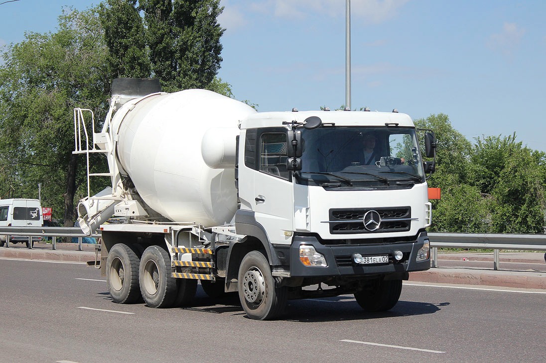 Алматы, № 381 ELA 02 — Dongfeng KC (общая модель)