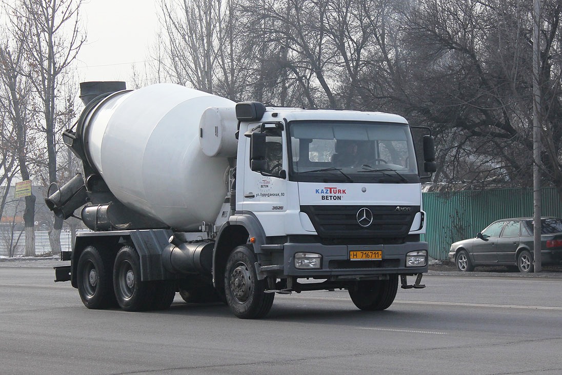 Алматы, № H 716711 — Mercedes-Benz Axor 3028