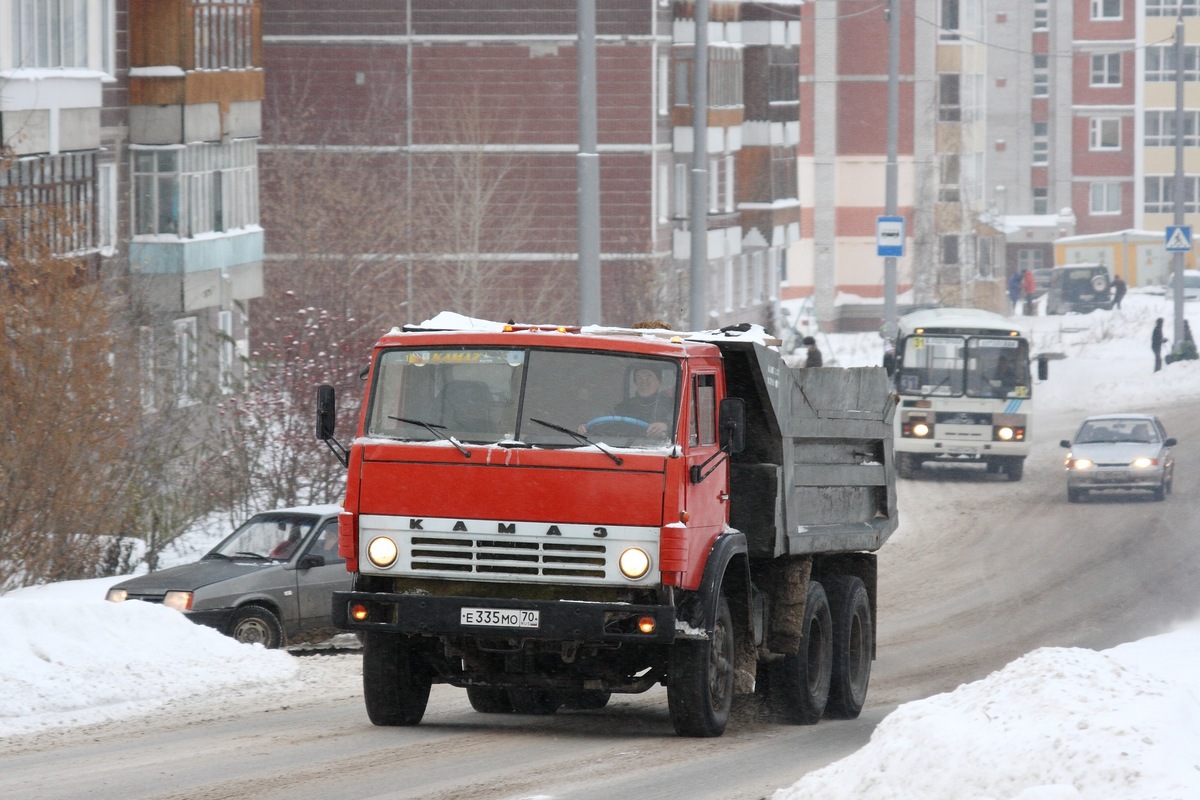 Томская область, № Е 335 МО 70 — КамАЗ-55111 [551110]