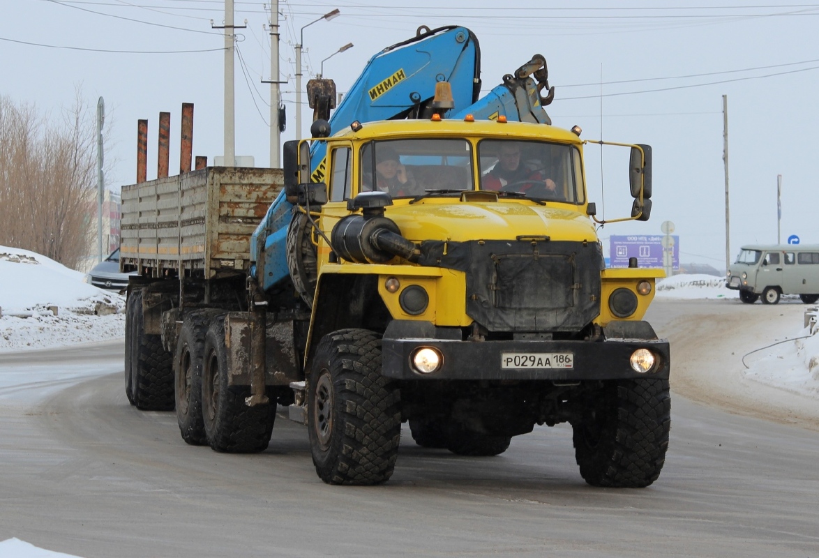 Ханты-Мансийский автоном.округ, № Р 029 АА 186 — Урал-4320-40