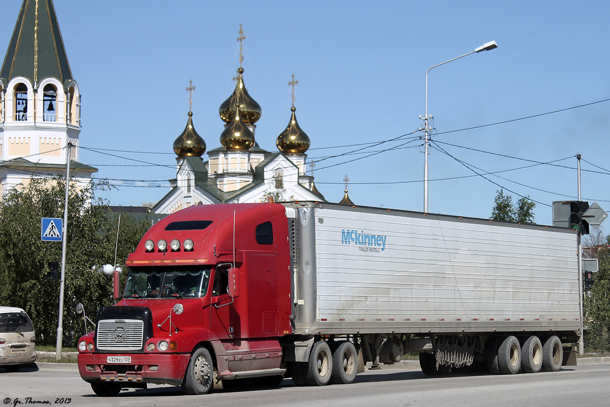 Приморский край, № Н 329 ЕС 125 — Freightliner Century Class