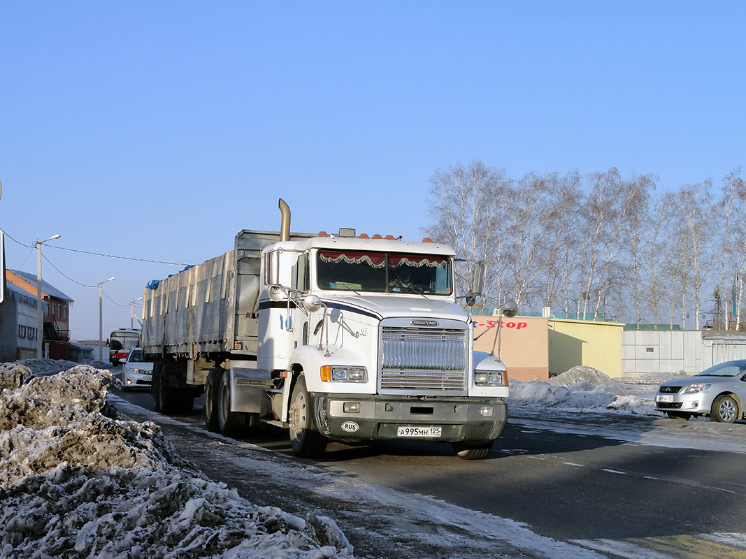 Приморский край, № А 995 МН 125 — Freightliner FLD 112