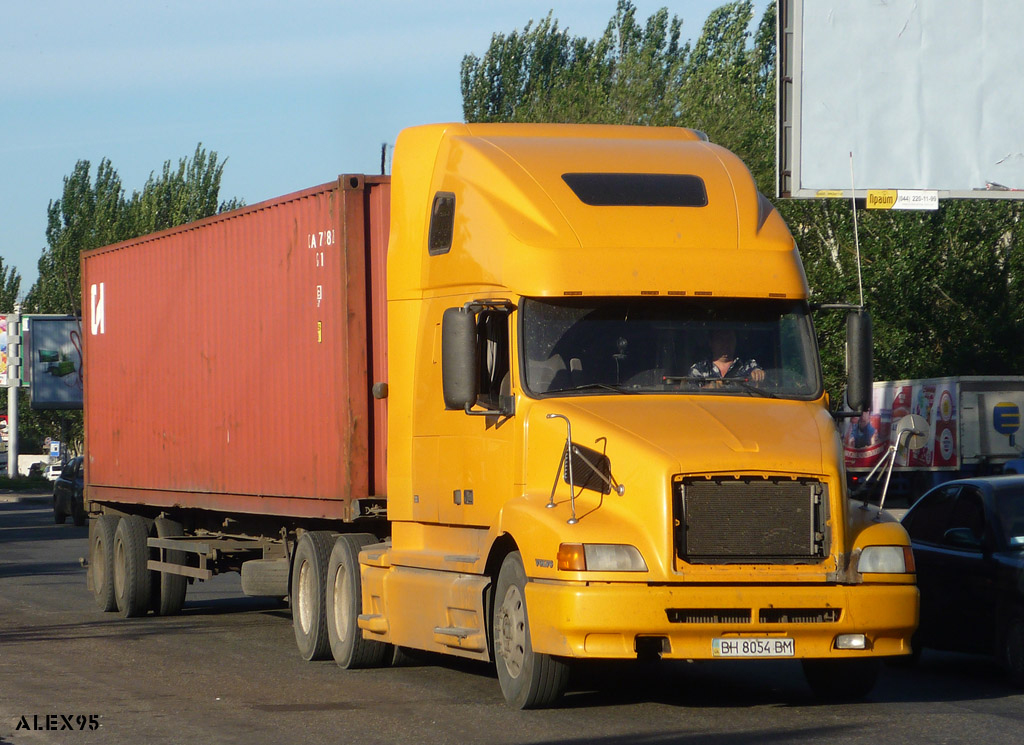 Одесская область, № ВН 8054 ВМ — Volvo VNL660