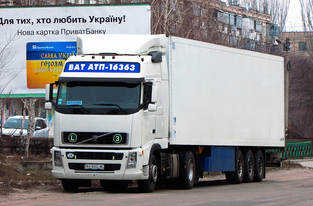 Харьковская область, № АХ 8432 АС — Volvo ('2002) FH-Series