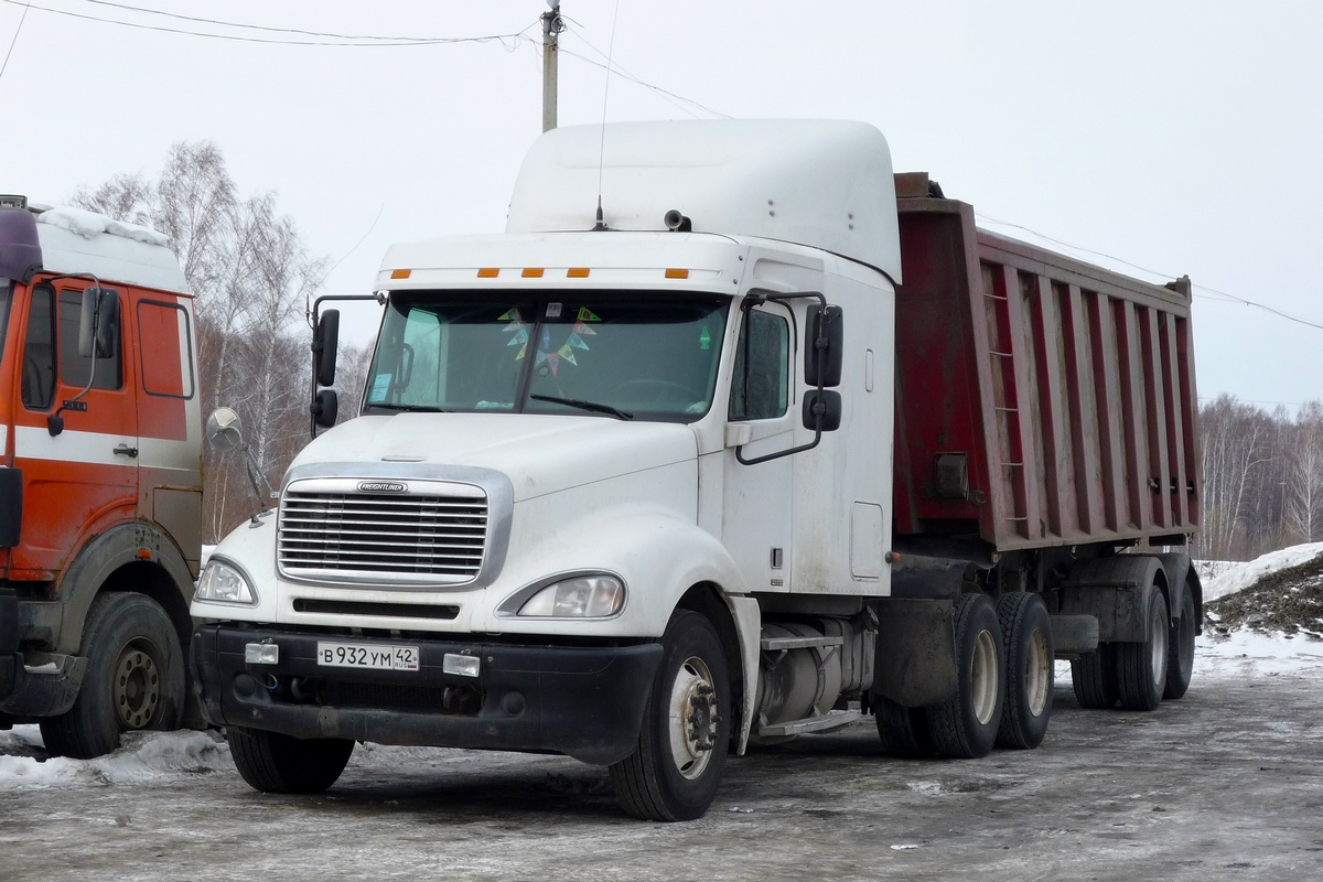 Кемеровская область, № В 932 УМ 42 — Freightliner Columbia