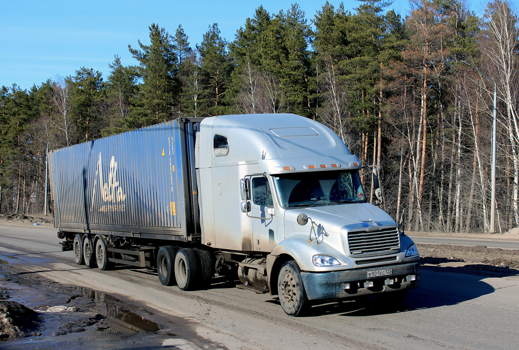 Краснодарский край, № В 901 ЕС 123 — Freightliner Columbia