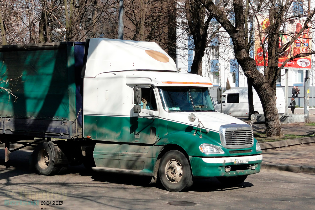 Днепропетровская область, № АЕ 4063 ЕО — Freightliner Columbia