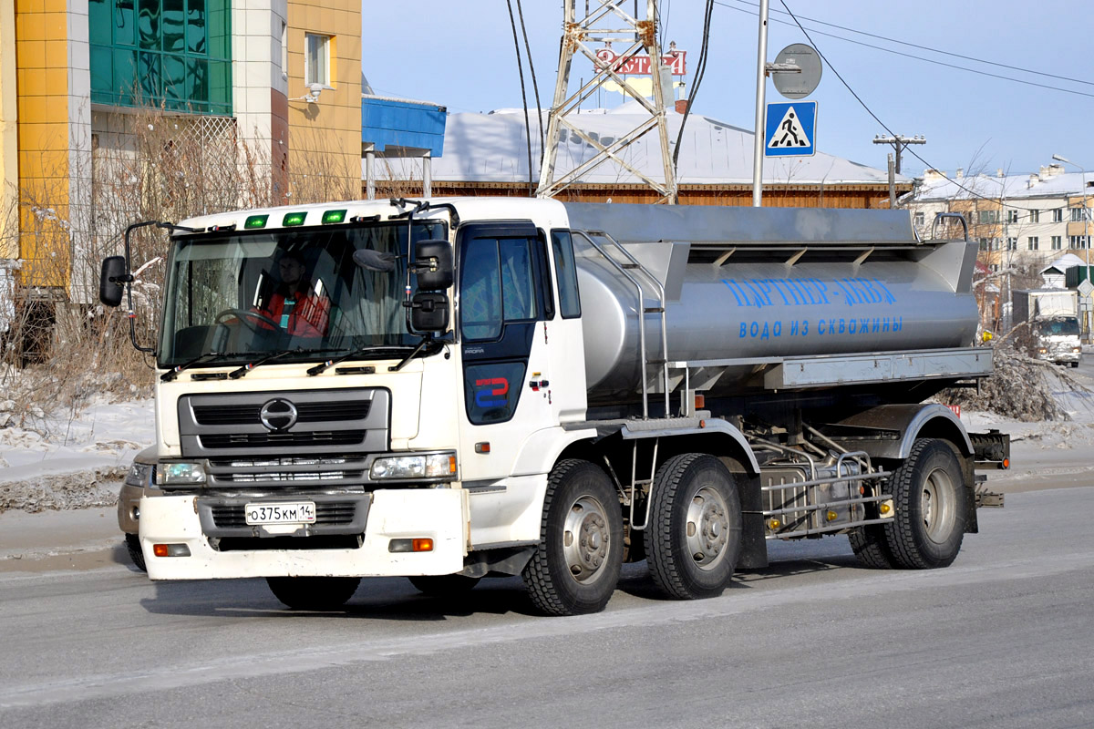 Саха (Якутия), № О 375 КМ 14 — Hino Profia