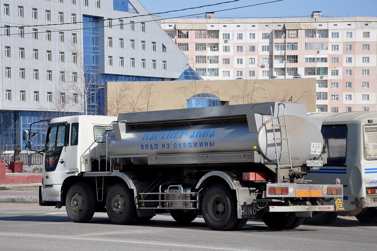 Саха (Якутия), № О 375 КМ 14 — Hino Profia