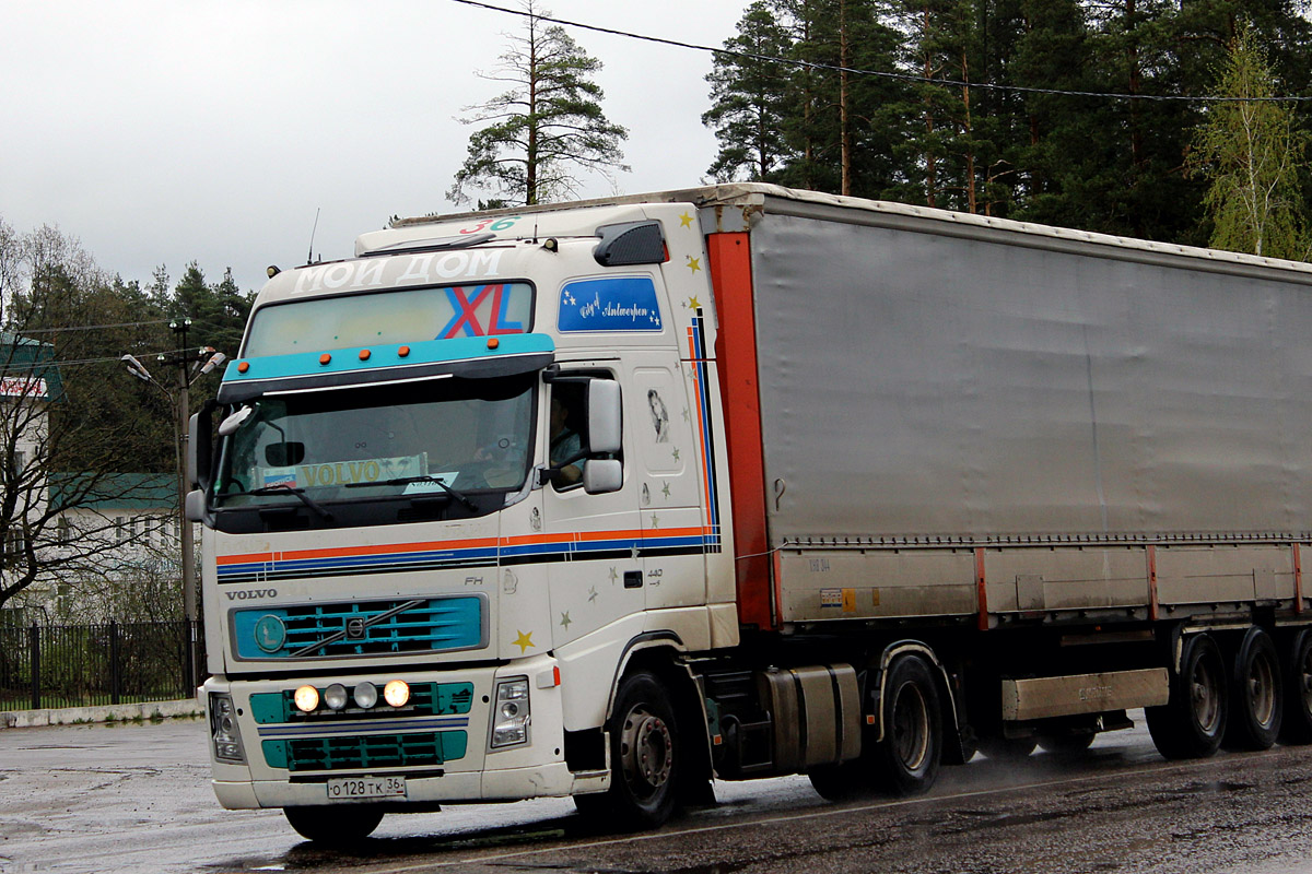 Воронежская область, № О 128 ТК 36 — Volvo ('2002) FH12.440