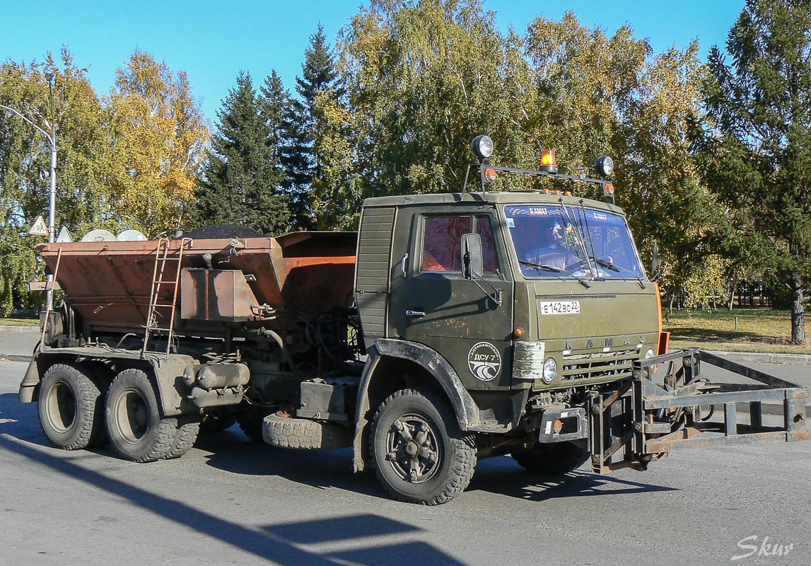 Алтайский край, № Е 142 ВС 22 — КамАЗ-53212
