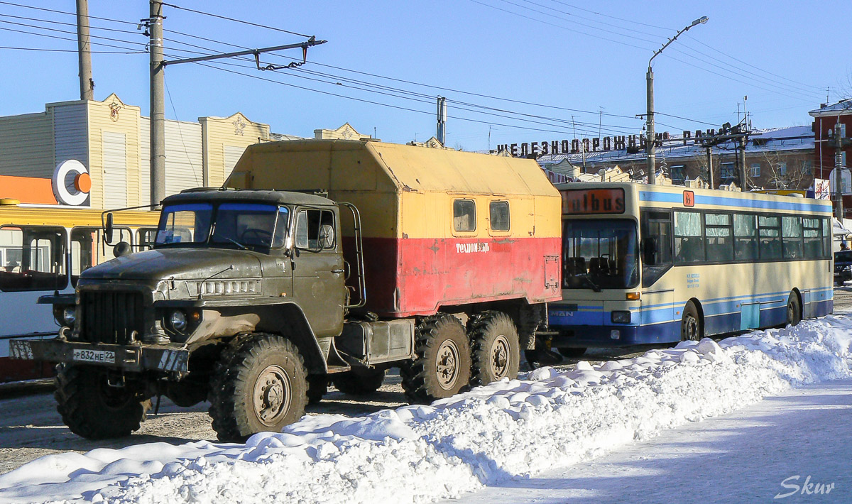 Алтайский край, № Р 832 НЕ 22 — Урал-375Е