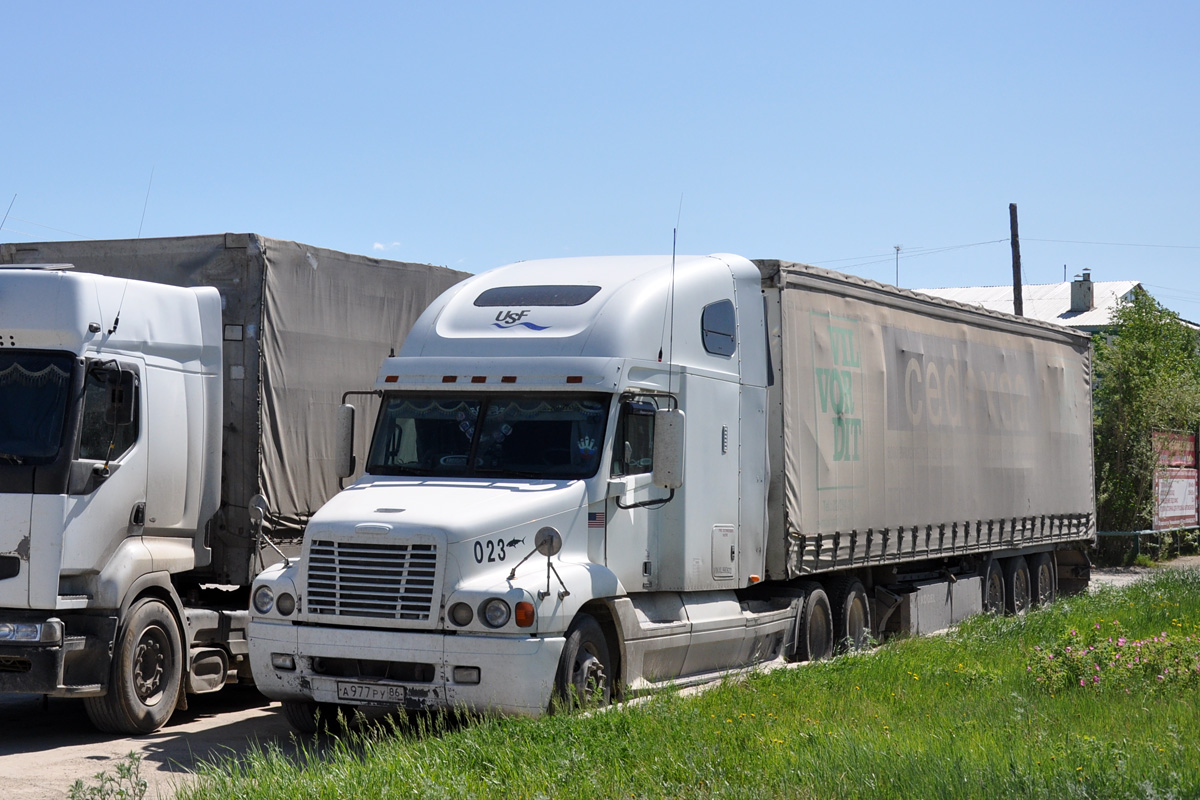 Ханты-Мансийский автоном.округ, № А 977 РУ 86 — Freightliner Century Class