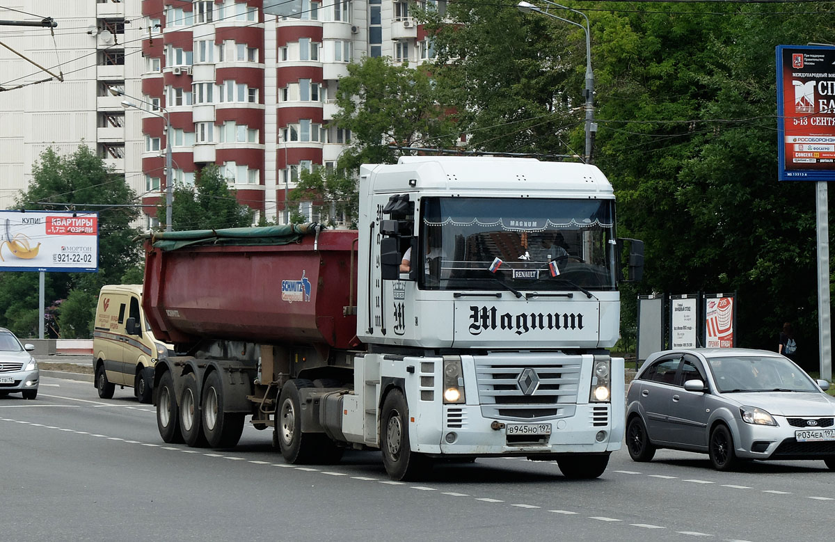 Москва, № В 945 НО 197 — Renault Magnum E-Tech ('2001)