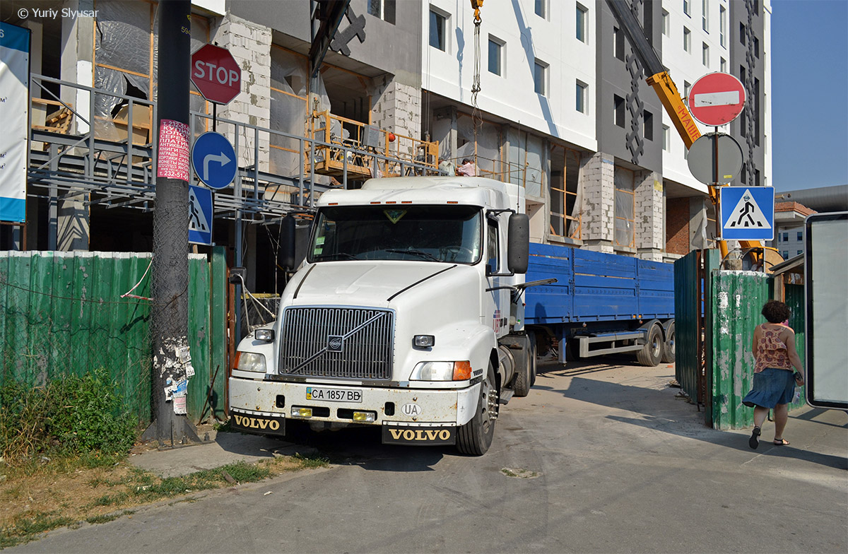 Черкасская область, № СА 1857 ВВ — Volvo VNL610