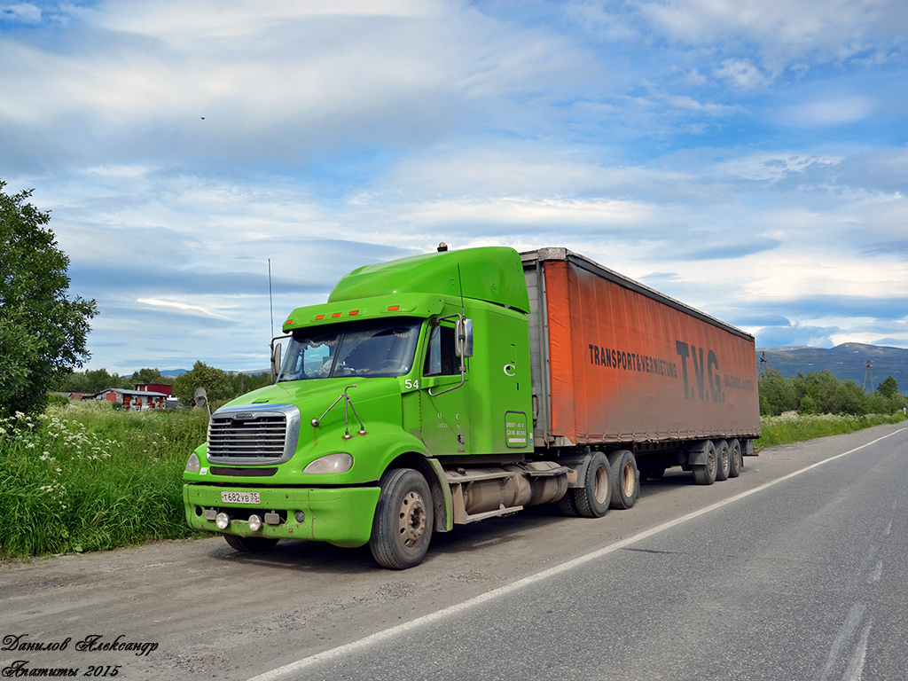 Вологодская область, № Т 682 УВ 35 — Freightliner Columbia