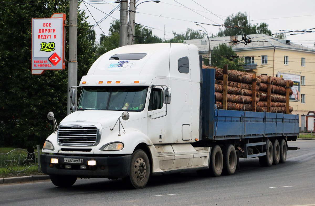 Свердловская область, № У 551 НХ 96 — Freightliner Columbia