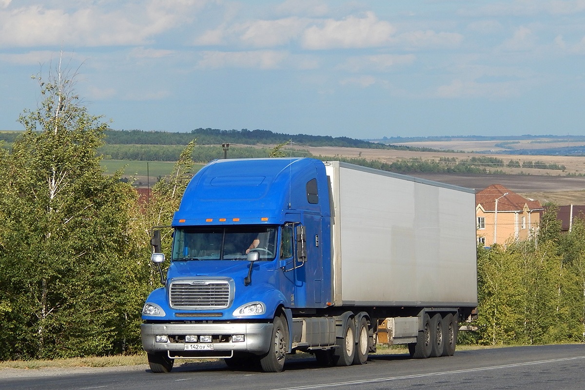 Липецкая область, № Е 142 ОУ 48 — Freightliner Columbia