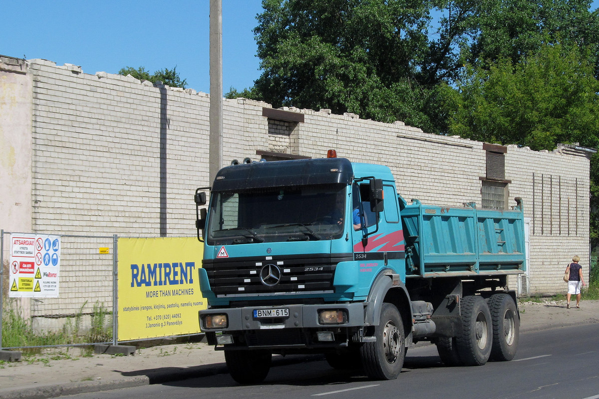 Литва, № BNM 615 — Mercedes-Benz SK (общ. мод.)