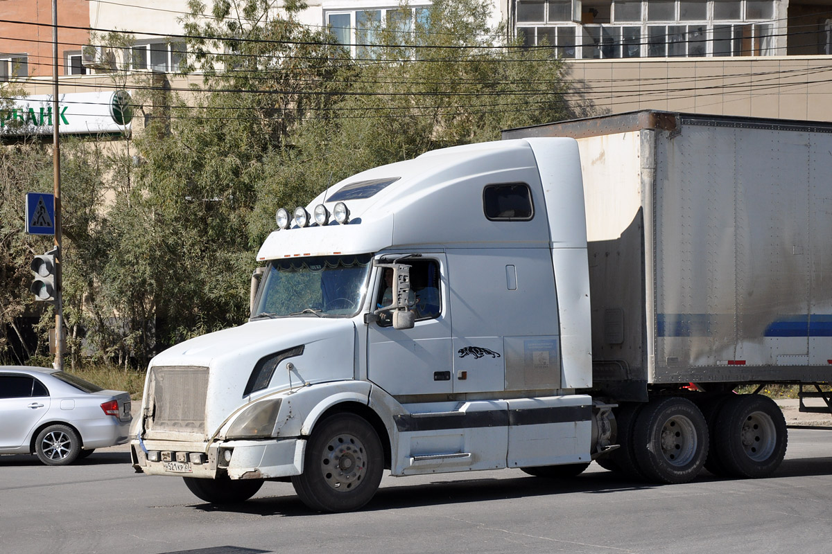 Хабаровский край, № Н 521 КР 27 — Volvo VNL670