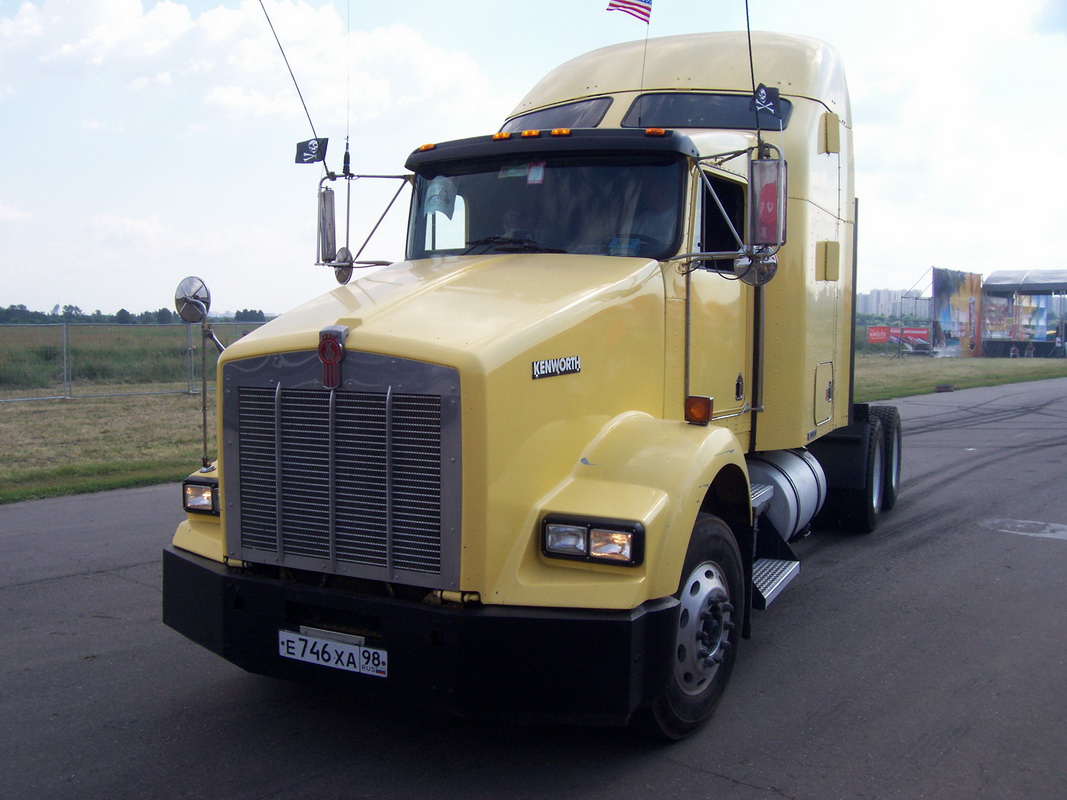 Санкт-Петербург, № Е 746 ХА 98 — Kenworth T800