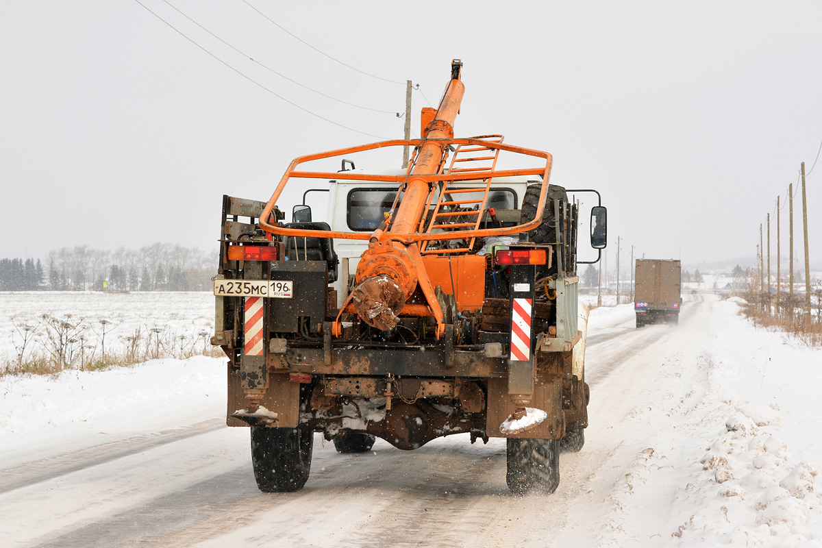 Пермский край, № А 235 МС 196 — ГАЗ-33081 «Садко»