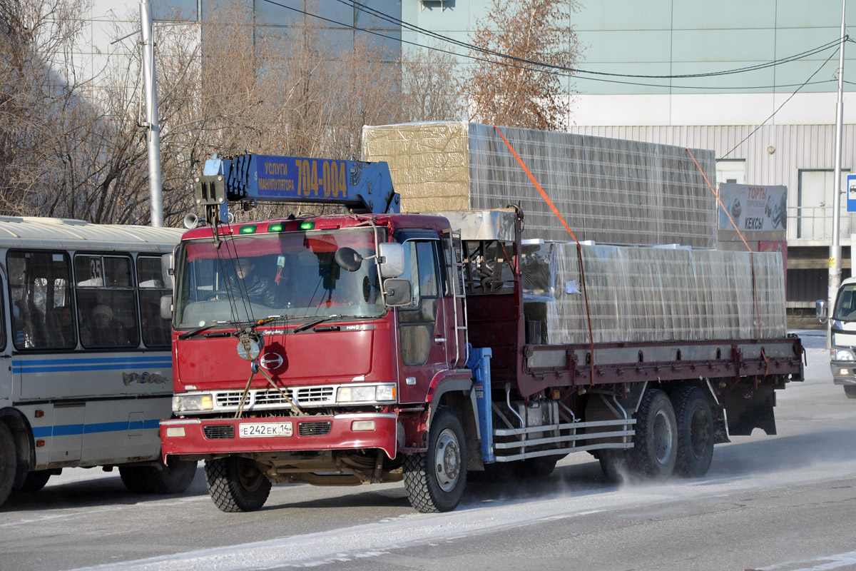 Саха (Якутия), № Е 242 ЕК 14 — Hino Profia