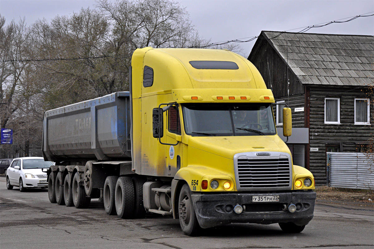 Алтайский край, № У 351 РН 22 — Freightliner Century Class