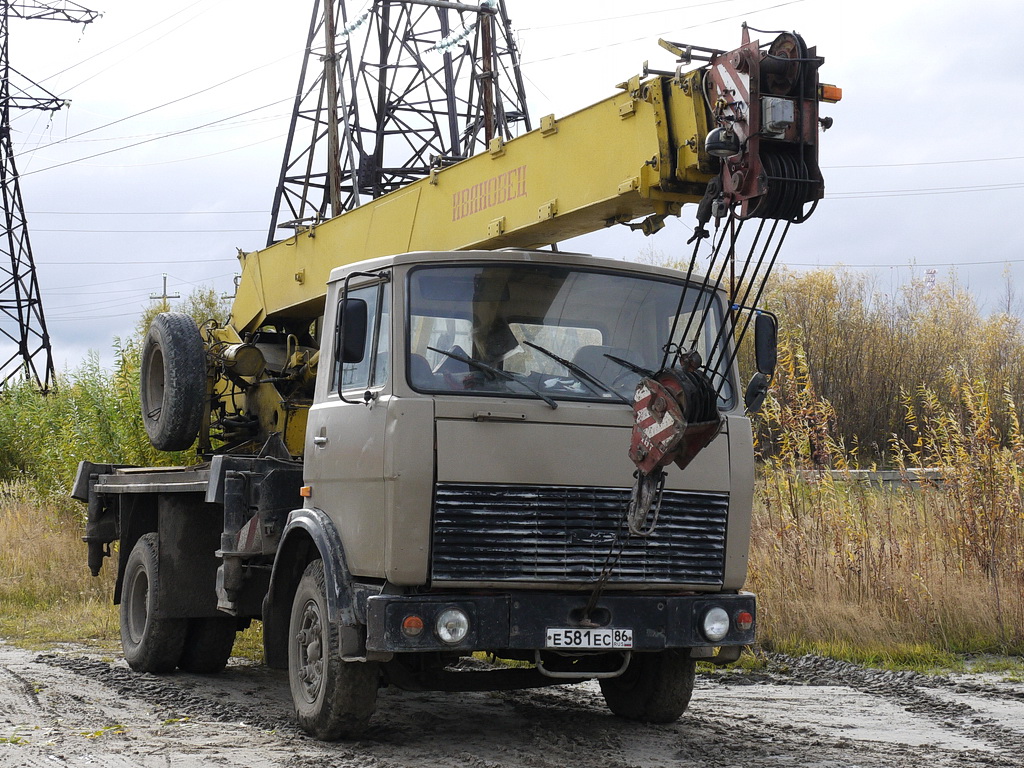 Ханты-Мансийский автоном.округ, № Е 581 ЕС 86 — МАЗ-5337 [533700]