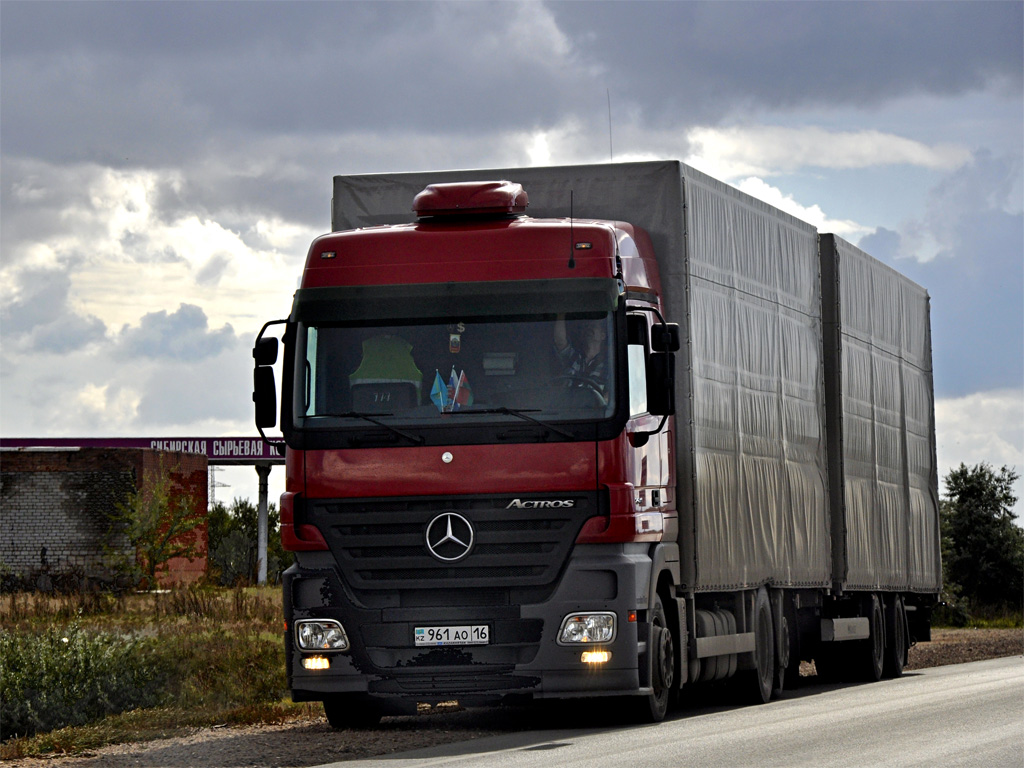 Восточно-Казахстанская область, № 961 AO 16 — Mercedes-Benz Actros ('2003) 2541