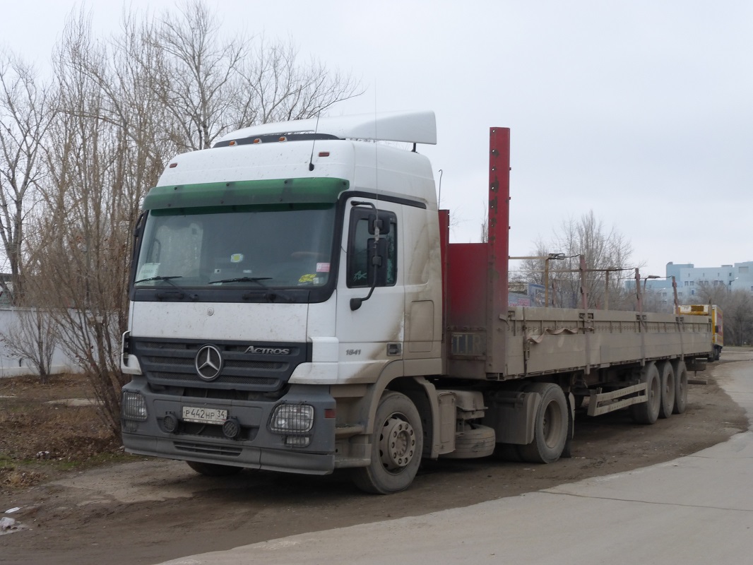 Волгоградская область, № Р 442 НР 34 — Mercedes-Benz Actros ('2003) 1841