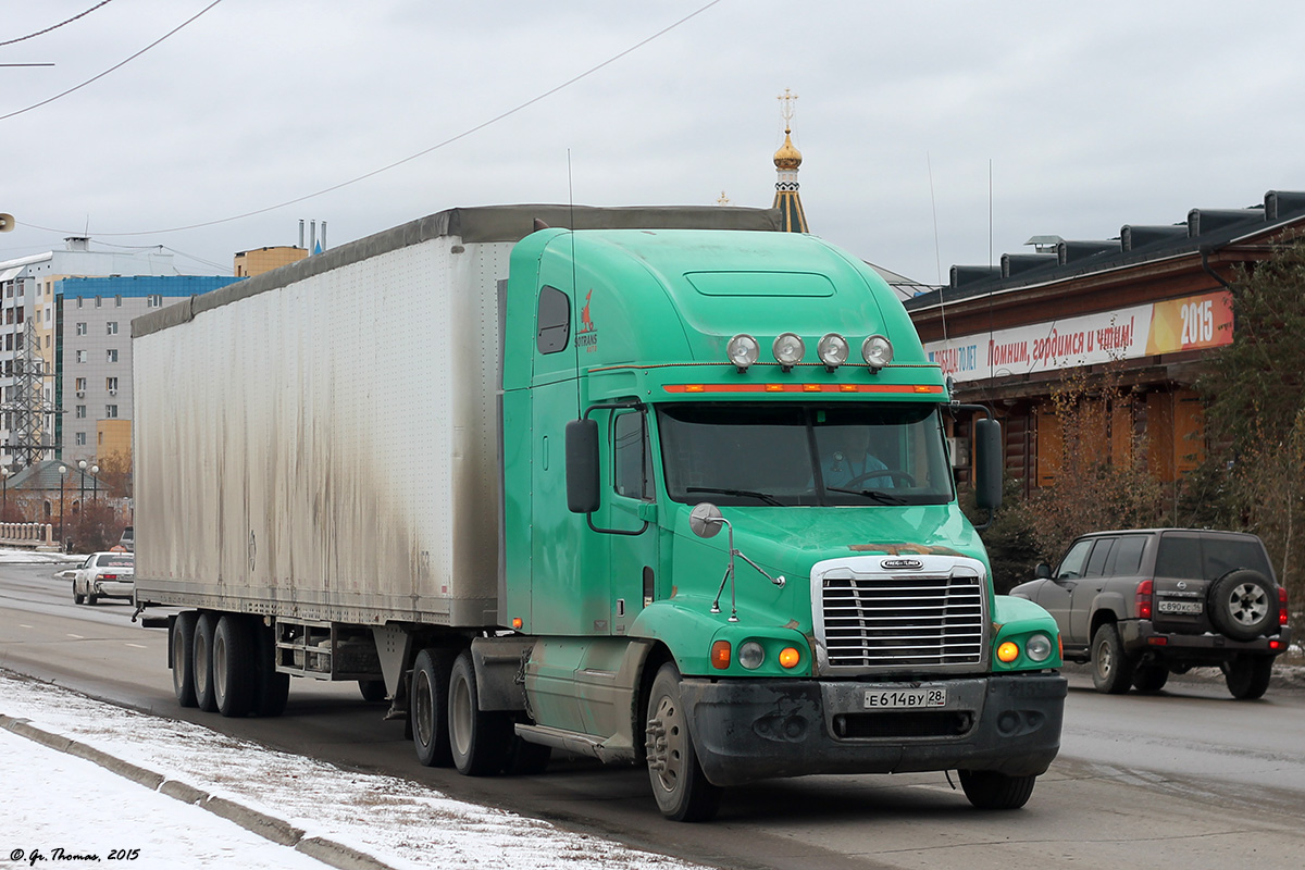 Амурская область, № Е 614 ВУ 28 — Freightliner Century Class